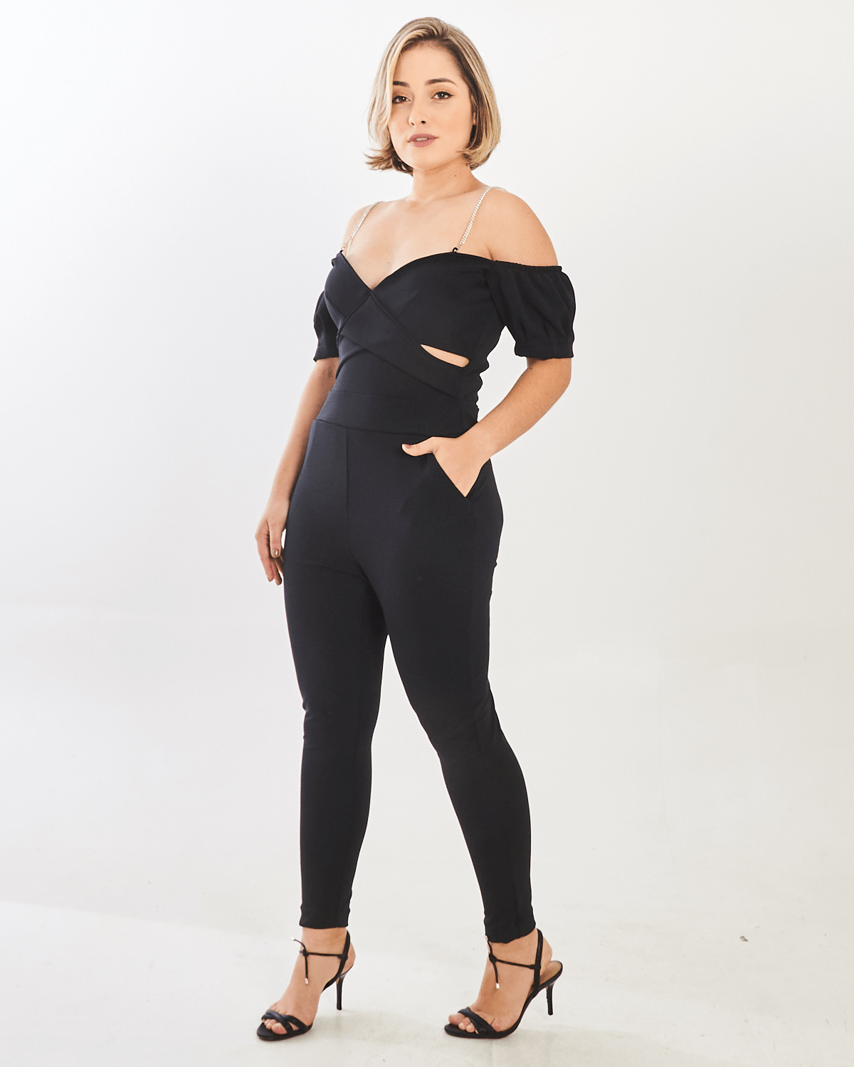 Macacao-Feminino-Com-Detalhes-em-Correntes-Tropical