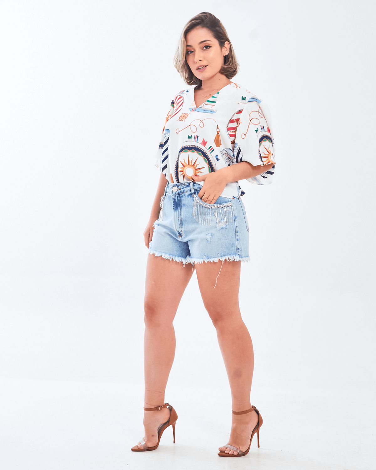 Short-Jeans-Feminino-em-Franja-Strass-Lanca-Perfume
