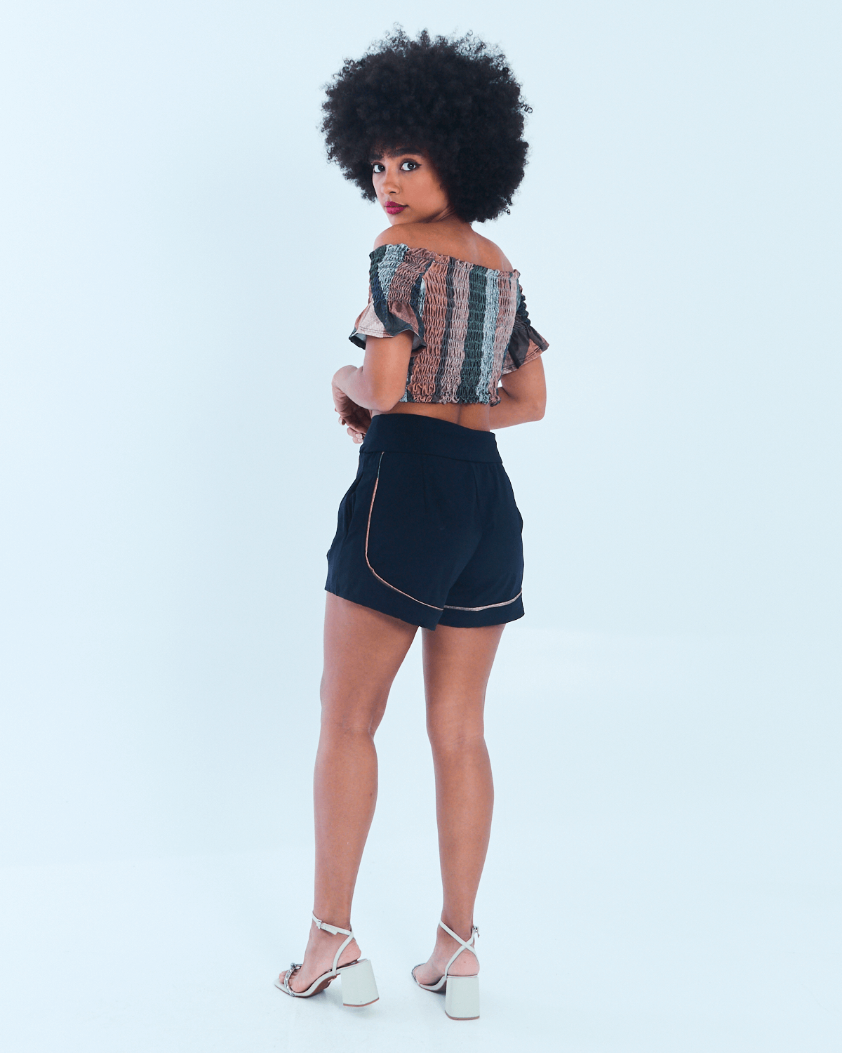 Conjunto-Feminino-Estampado-em-Short-e-Cropped-Tropipcal-